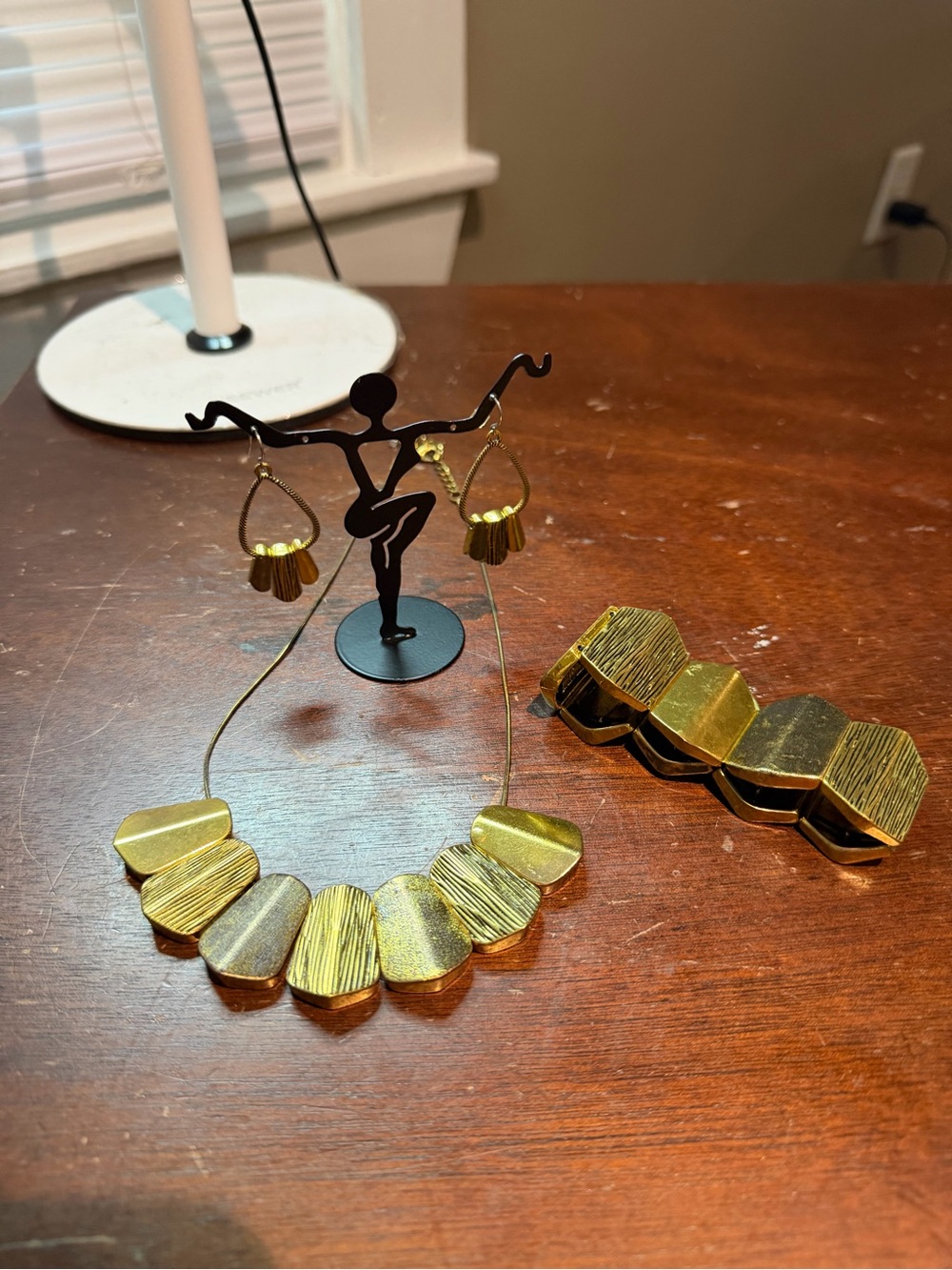 Vintage Liz Claiborne 3pc Gold Tone Shield Bib Necklace Earrings Bracelet Set